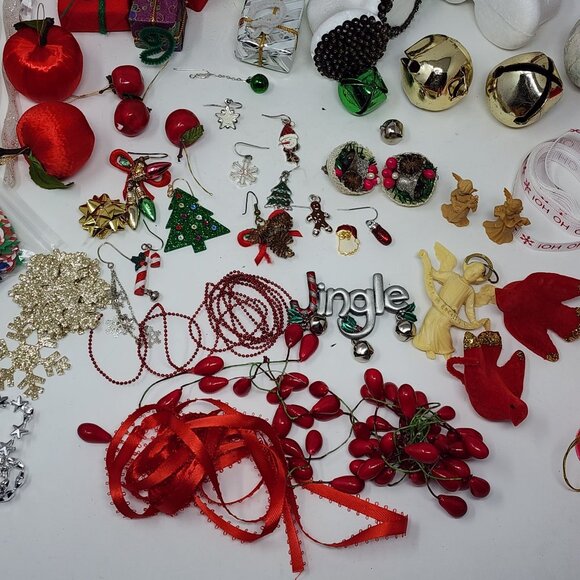 Christmas Assemblage Crafting Lot Mixed Presents Candy Cane Bells Ribbon Beads V - Picture 3 of 13